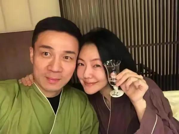 小S|小s参加友人特别婚礼，社交平台晒照引热议，没考虑许雅钧感受！