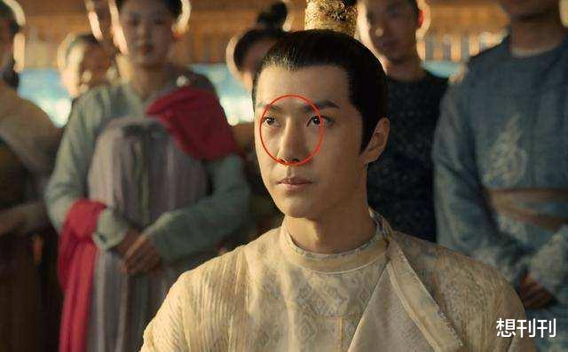 发际线|牛眼、高耸鼻、小丑上扬嘴角，极度夸张五官是内娱明星的畸形审美