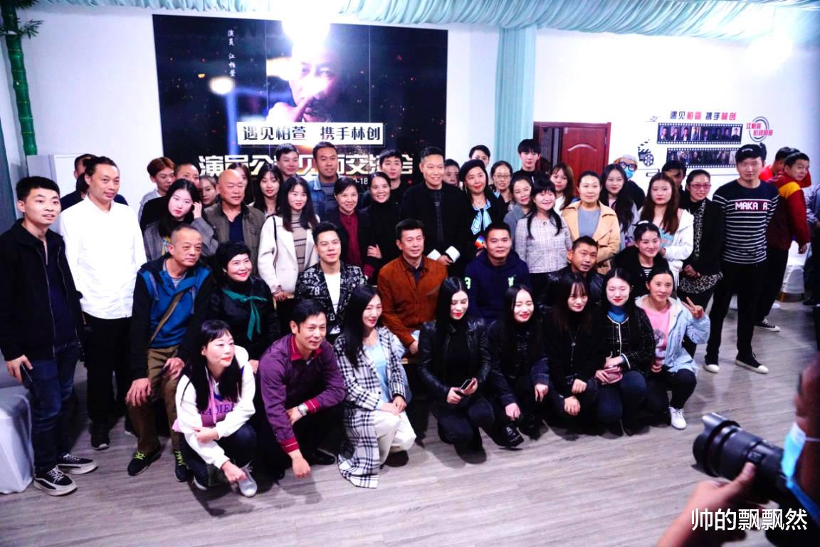 她命真好,二婚带女嫁著名演员,38岁生小女儿,一家四口其乐融融