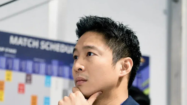 霍启山觉醒：与荣家大小姐比肩显江湖地位，跟章子怡吻照成黑历史