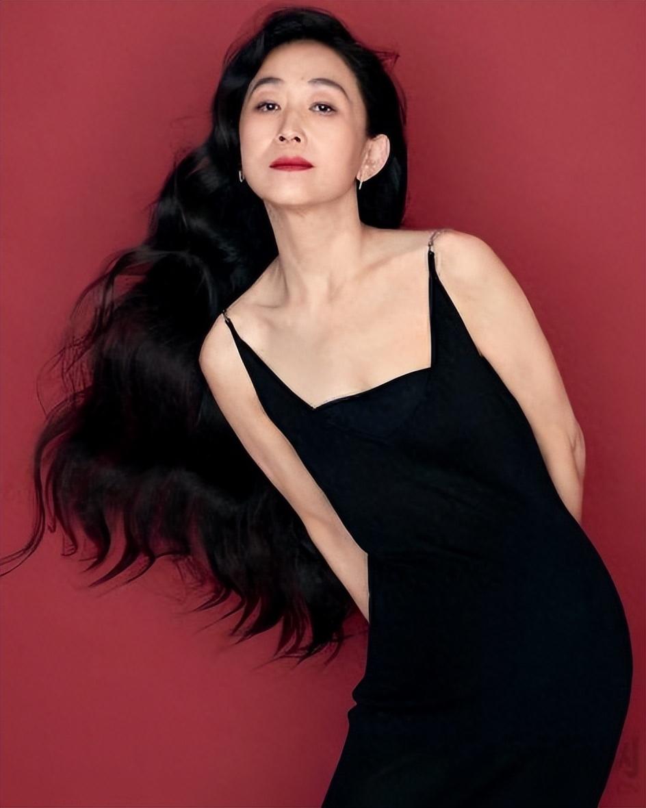 “娱圈异类”高龄女明星，20年不吃米饭，和亲哥不婚不育相伴终生