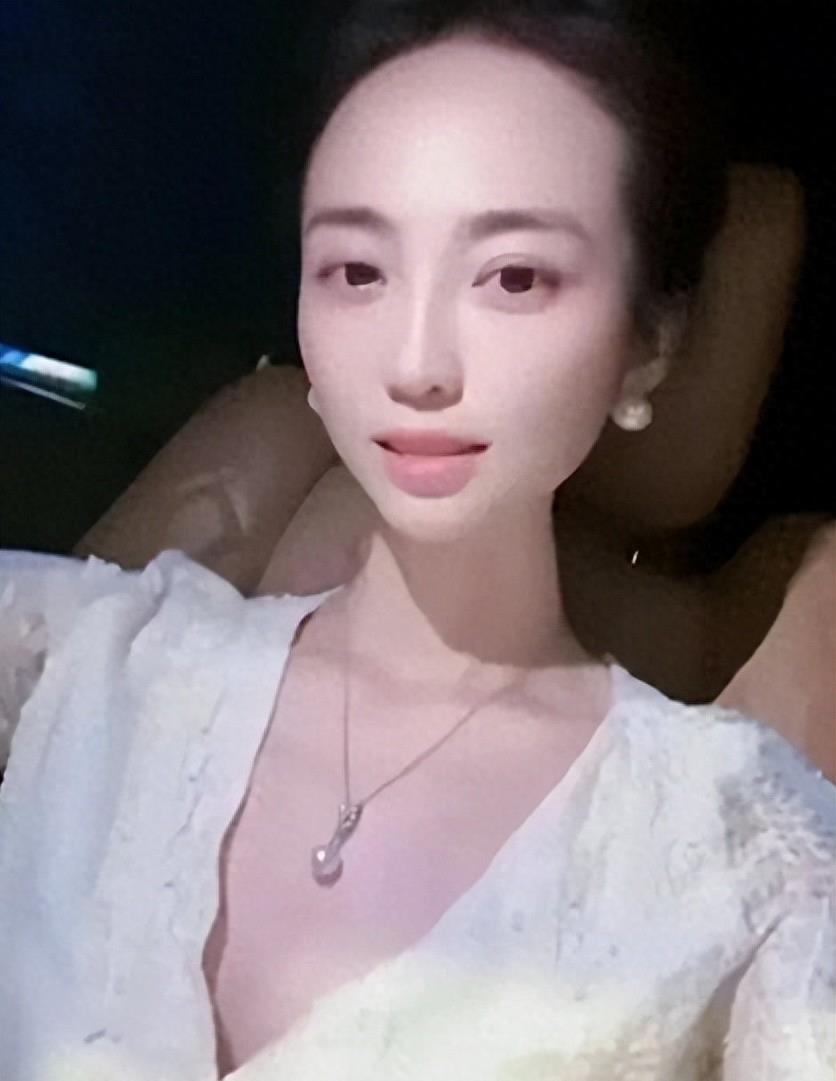 厉害了，恒大歌舞团团长白珊珊近况被爆出，坐拥豪宅豪车，不必老板差