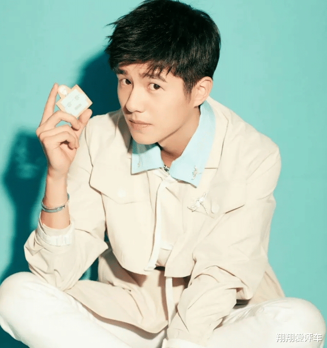 刘昊然|滤镜碎了!刘昊然抠脚趾闻手被嘲不卫生,30双回锅袜打碎澄清回应