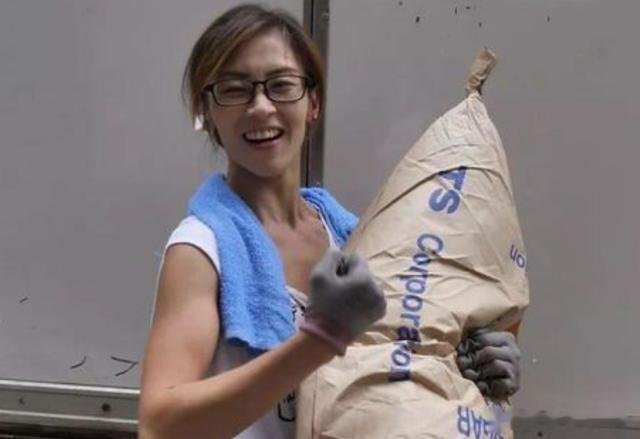 她号称香港最美搬运工，4年前参加节目被富二代抱走，如今怎样？