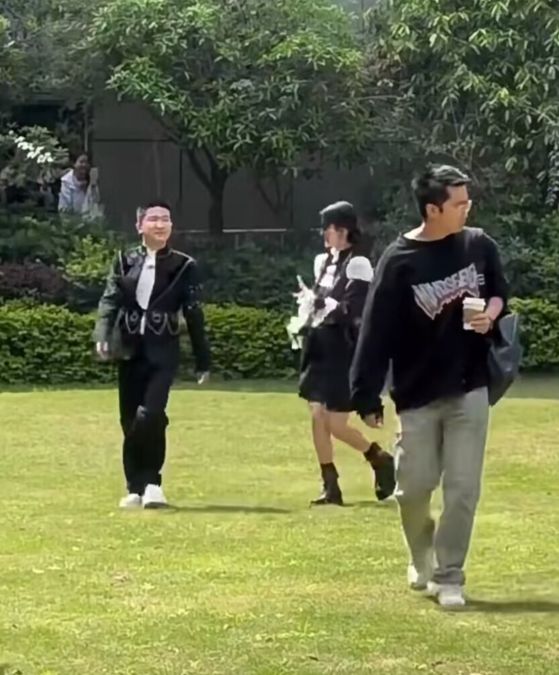 张大大|《跑男》成都路透，张大大baby甜蜜比心，1米75张大大暴露身高