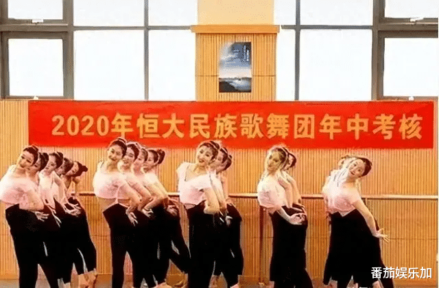 恒大歌舞团深夜发声报案：“只是普通的舞蹈从业者”，评论区沦陷