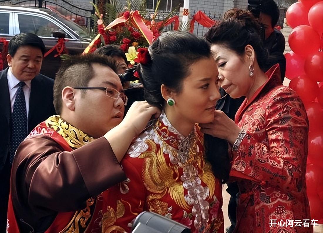 “鲜花插在牛粪”上的10位顶级女星，个个貌美如花，这是真爱吗？