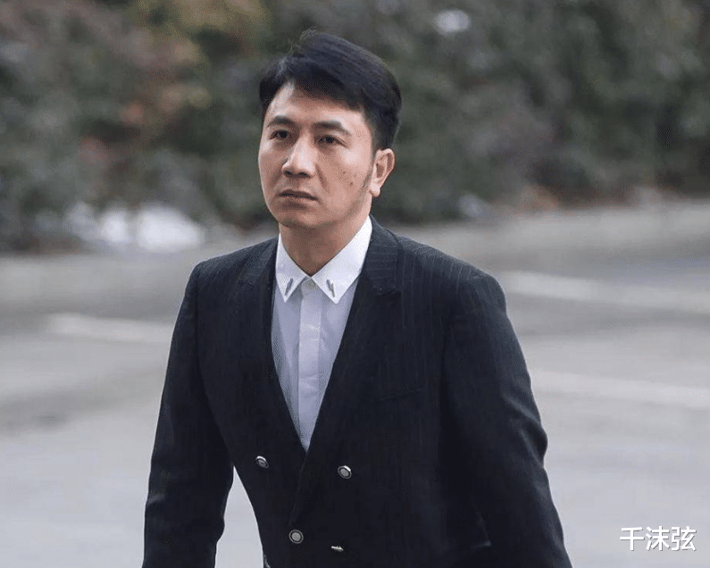 林生斌|曝林生斌现状:带二婚妻子祭拜朱小贞母子,嘴角上扬打扮潮流