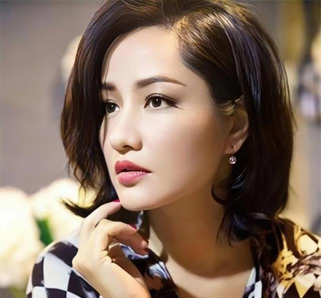 发际线|这一次,52岁“飒姐”瞿颖惊艳众人,只因她的3个青春秘诀