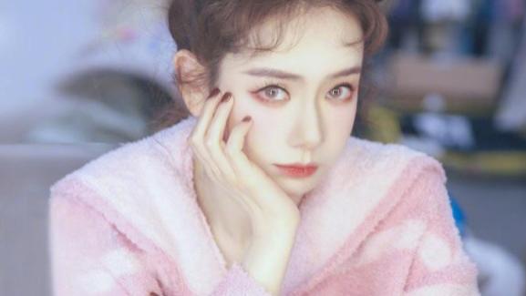 39岁戚薇产后抑郁，怀二胎时因找不到工作崩溃大哭？戚薇回应了