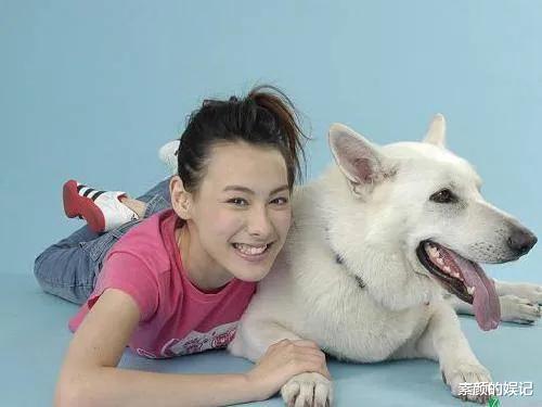 梁洛施|梁洛施新年晒照只露眼睛很落寞,通过网络向李泽楷送祝福未获回应