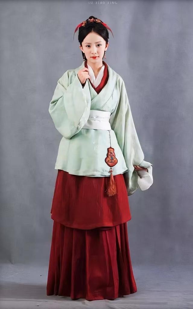 杨幂 杨幂《红楼梦》的定妆照，美人就是美人，剃掉眉毛也很美！