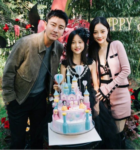 李小璐昔日恋情被玩梗,甜馨三度回怼维护母亲,直言称恶评太恶心