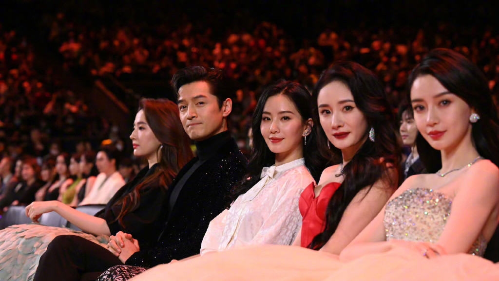 刘诗诗|一张合照，将刘诗诗的“面目全非”展现得淋漓尽致，假面藏不住了