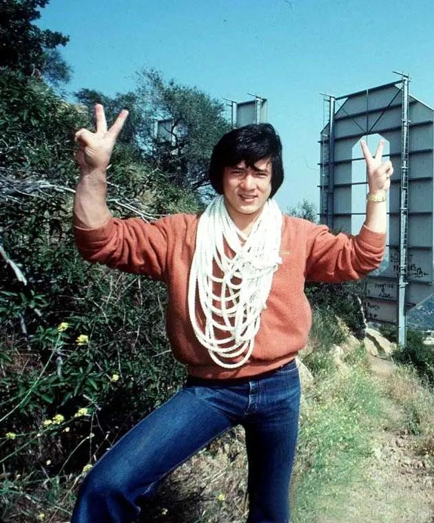 成龙：刚走红时报复性消费，一年吃饭就花1600万元