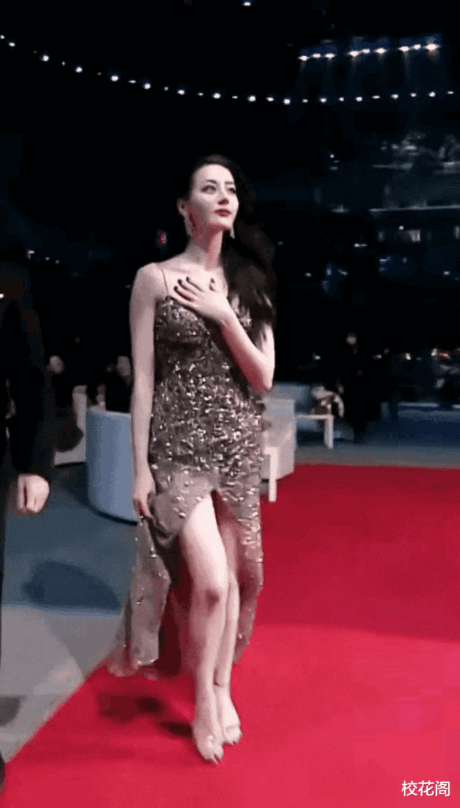 金星掀起了捂胸自由,热巴最先躺枪,网友:她一边捂一边扭