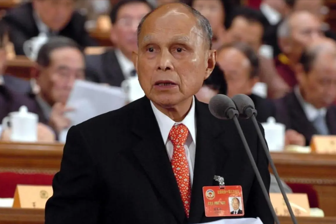 霍启刚|霍家300亿家产争夺战升级!郭晶晶霍启刚懒理风波,带仨娃内地玩