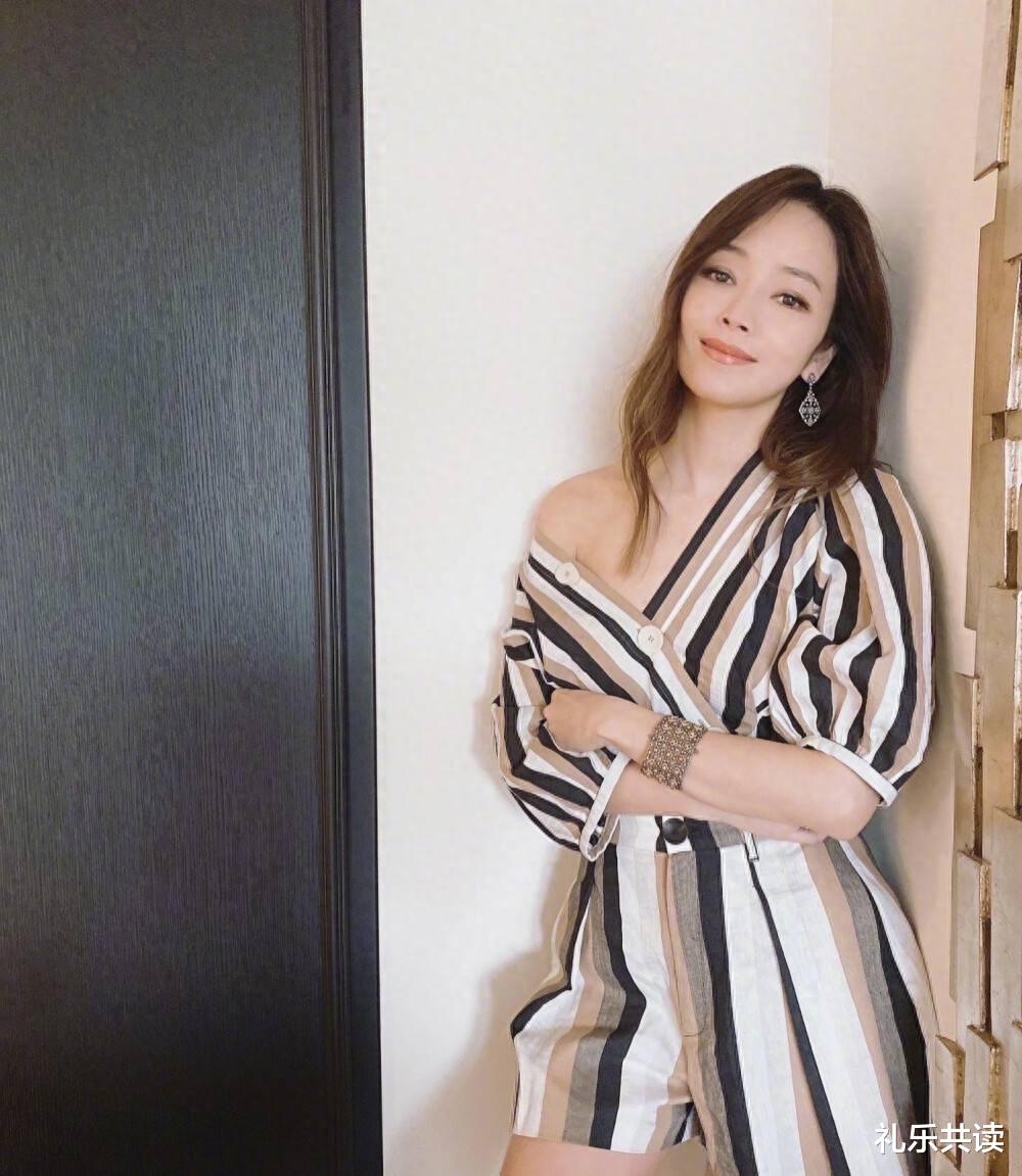 赵本山暧昧的九大女星，个个肤白貌美懂事听话，揭开赵本山真面目