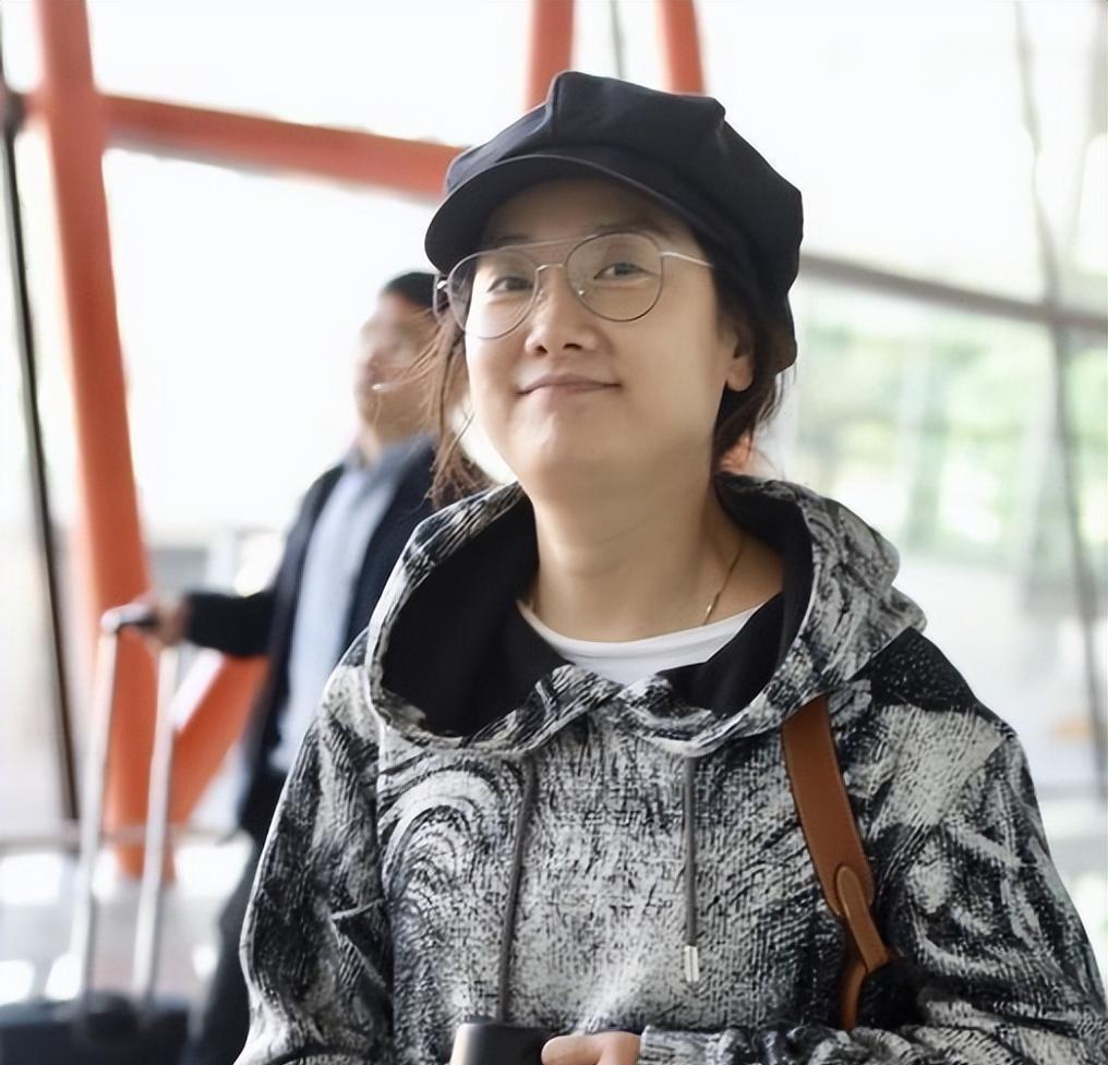 李若彤 巩俐卸妆后、李若彤卸妆后、玲花卸妆后,网友调侃:这差距太大了