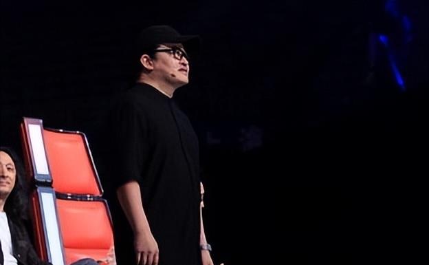 华少主持《好声音》12季，评论区沦陷，网友痛斥其不配称为男人