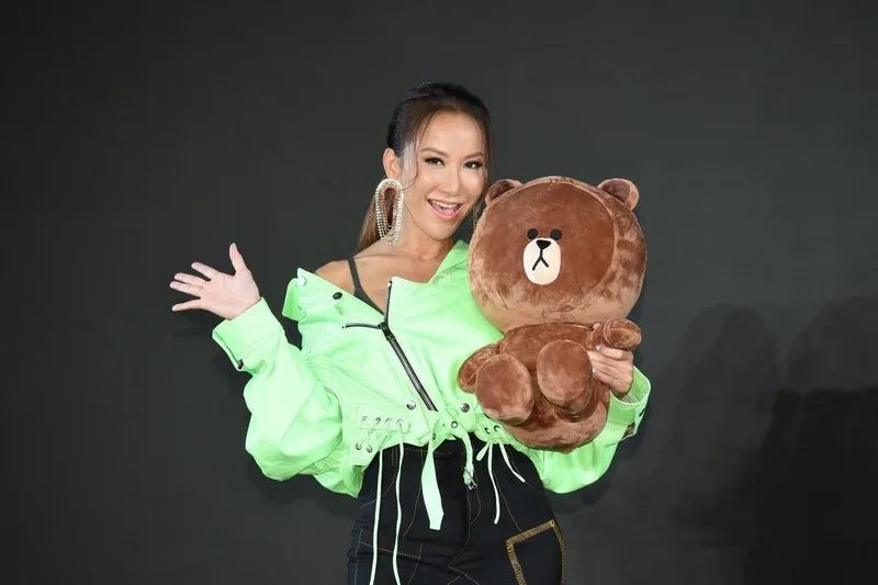 甄妮为李玟再发声，点名谢霆锋王菲那英是资本商，怒斥导演柳骊下毒手