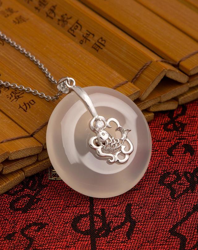 翡翠|玉髓到底算不算玉石?玉髓与翡翠之间有哪些区别呢?