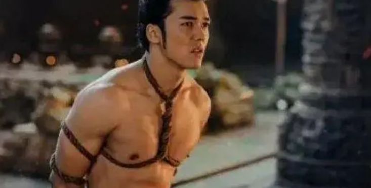 陈牧驰承认离婚,肌肉男刚红就甩圈外前妻,有92套房的陈冰上热搜