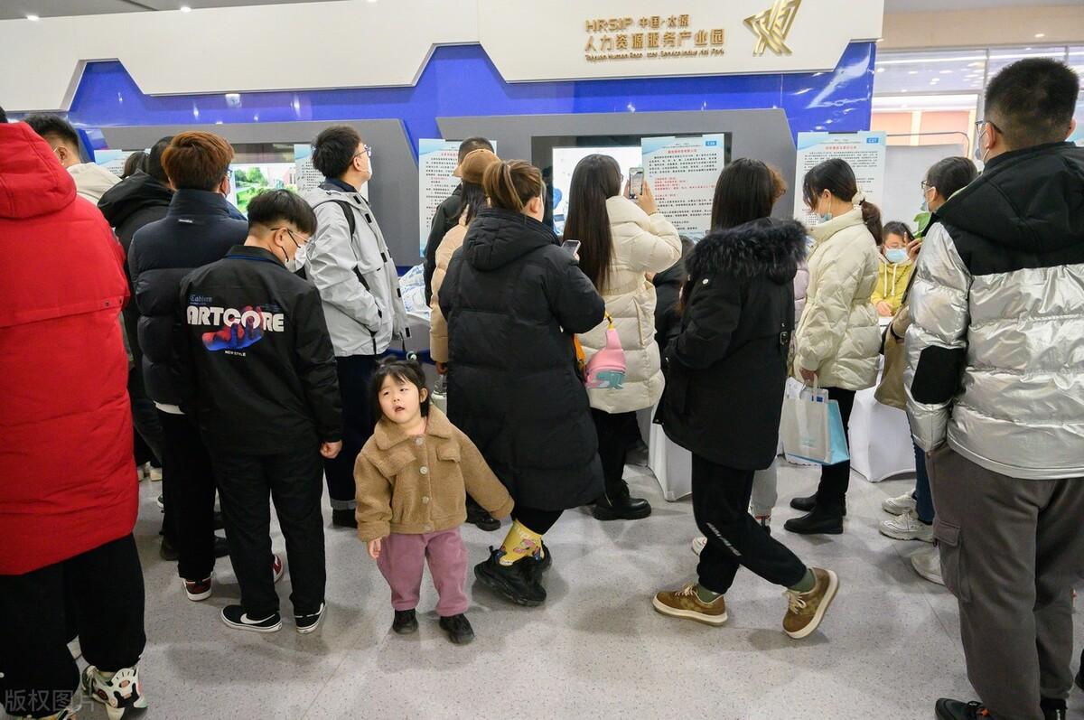 高校|青年失业率升至19.6% 青年就业何去何从？