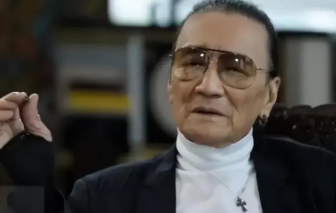 香港影坛一代巨星谢贤因病情加重被送入ICU,儿子谢霆锋紧急探望展现好儿子形象