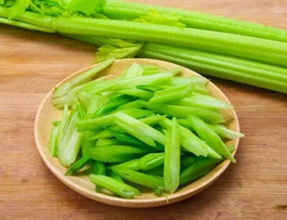 医生提醒:芹菜切勿和它一起吃,会损伤身体,很多人或还不知道