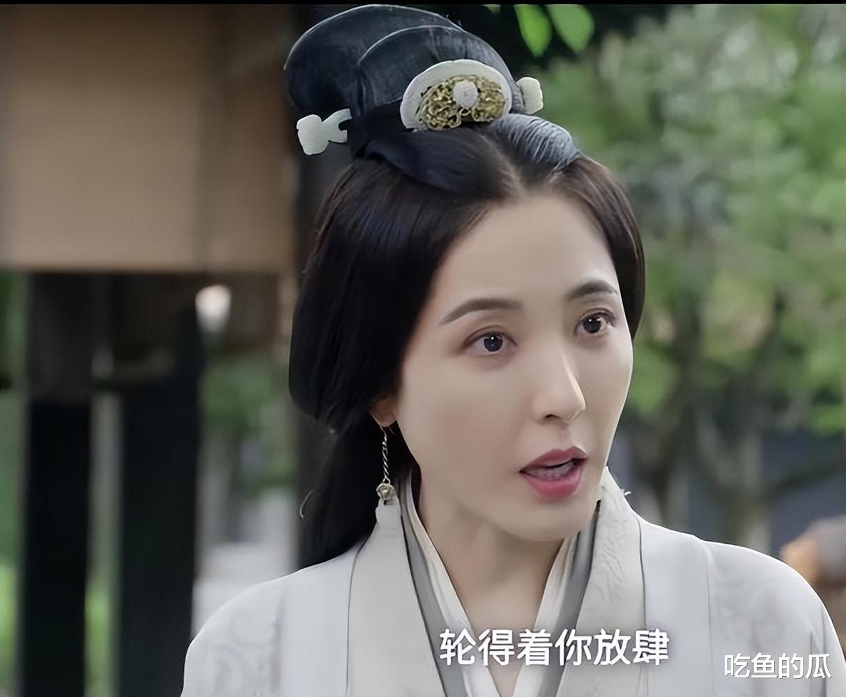 资源逆天又如何？人设崩塌、故作清高，这4位女艺人活该红不起来