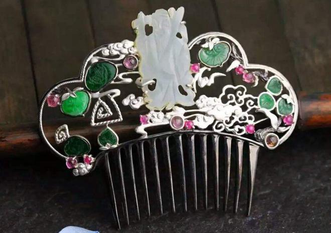 翡翠饰品为什么吗备受女性偏爱