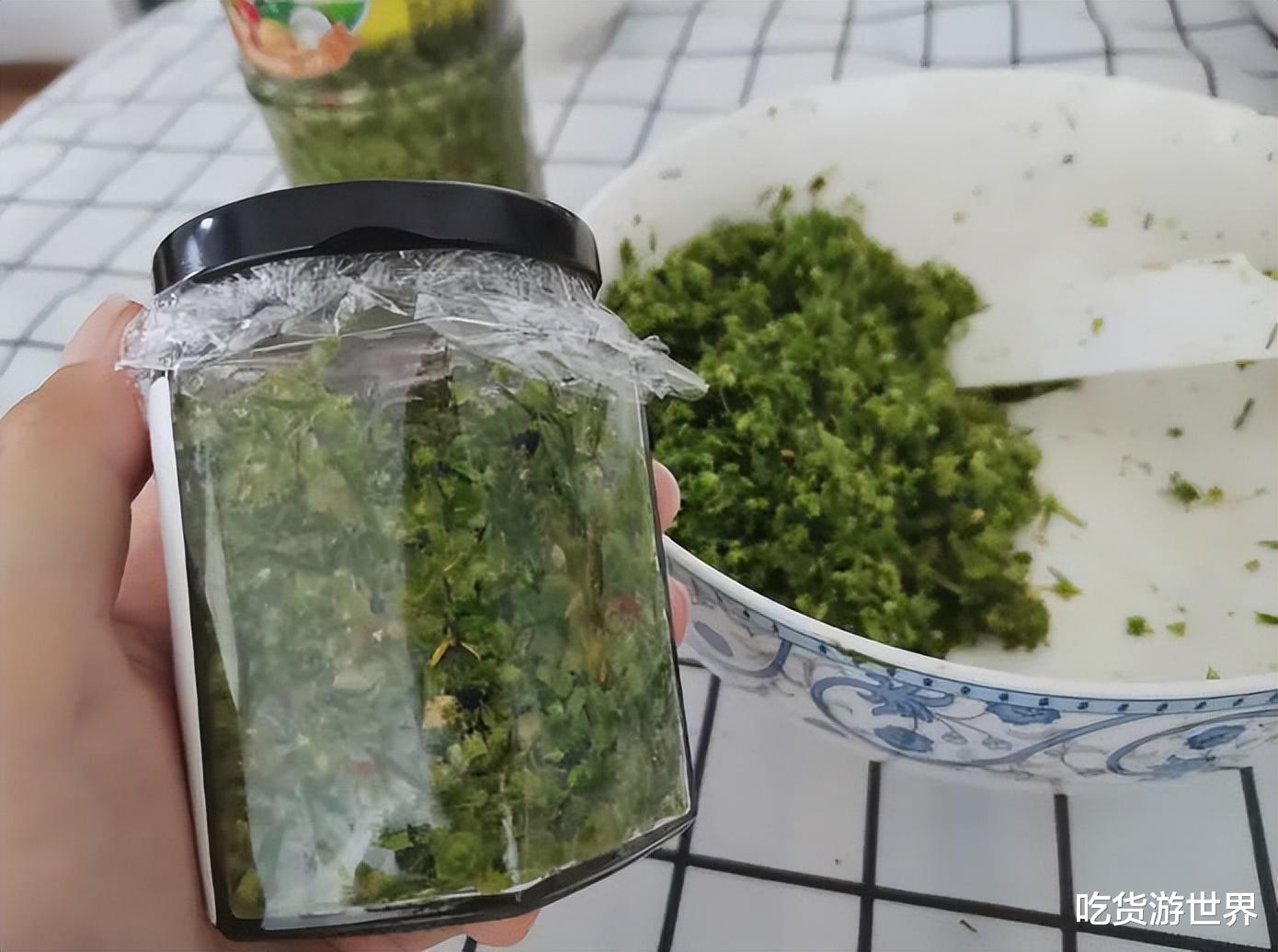 韭菜|腌韭花酱，只放盐容易坏！母亲教我一招，翠绿不发黄，久放不长毛