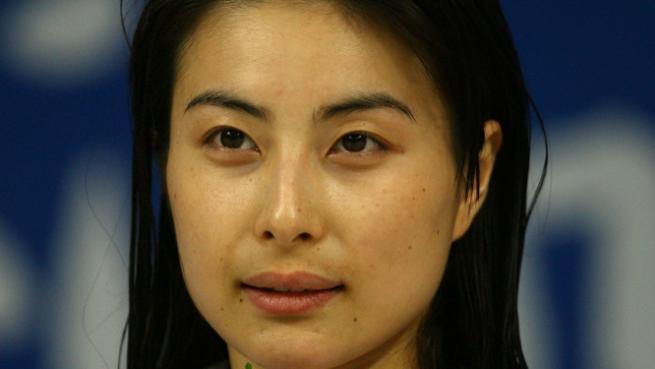 郭晶晶举火炬被日媒吹毛求疵！霸气回应情商高，霍震霆罕发声