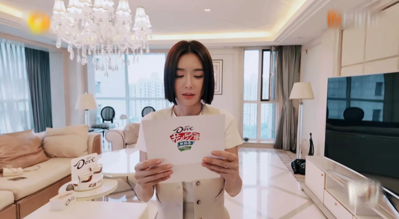 44岁秦岚的爽文人生：只恋爱，不结婚，住千万豪宅！