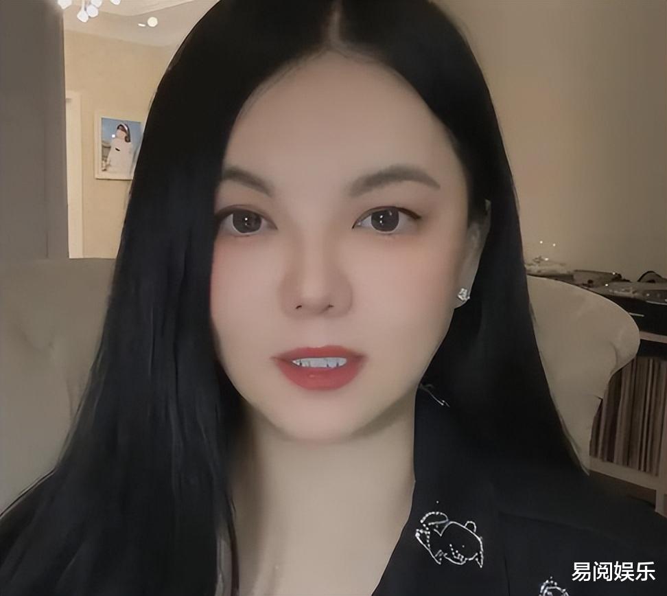 李湘豪宅内饰曝光，极致奢华令人咋舌，红酒摆满一面墙