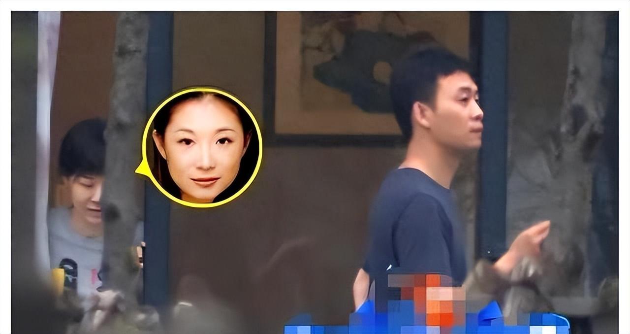 最“丑”影帝张译:苦守植物人前女友10年,却娶带娃二婚央视主持