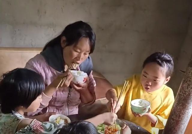 猪脚|洗洁精洗猪脚，吃饭的碗放三天不洗，小朱到底多邋遢