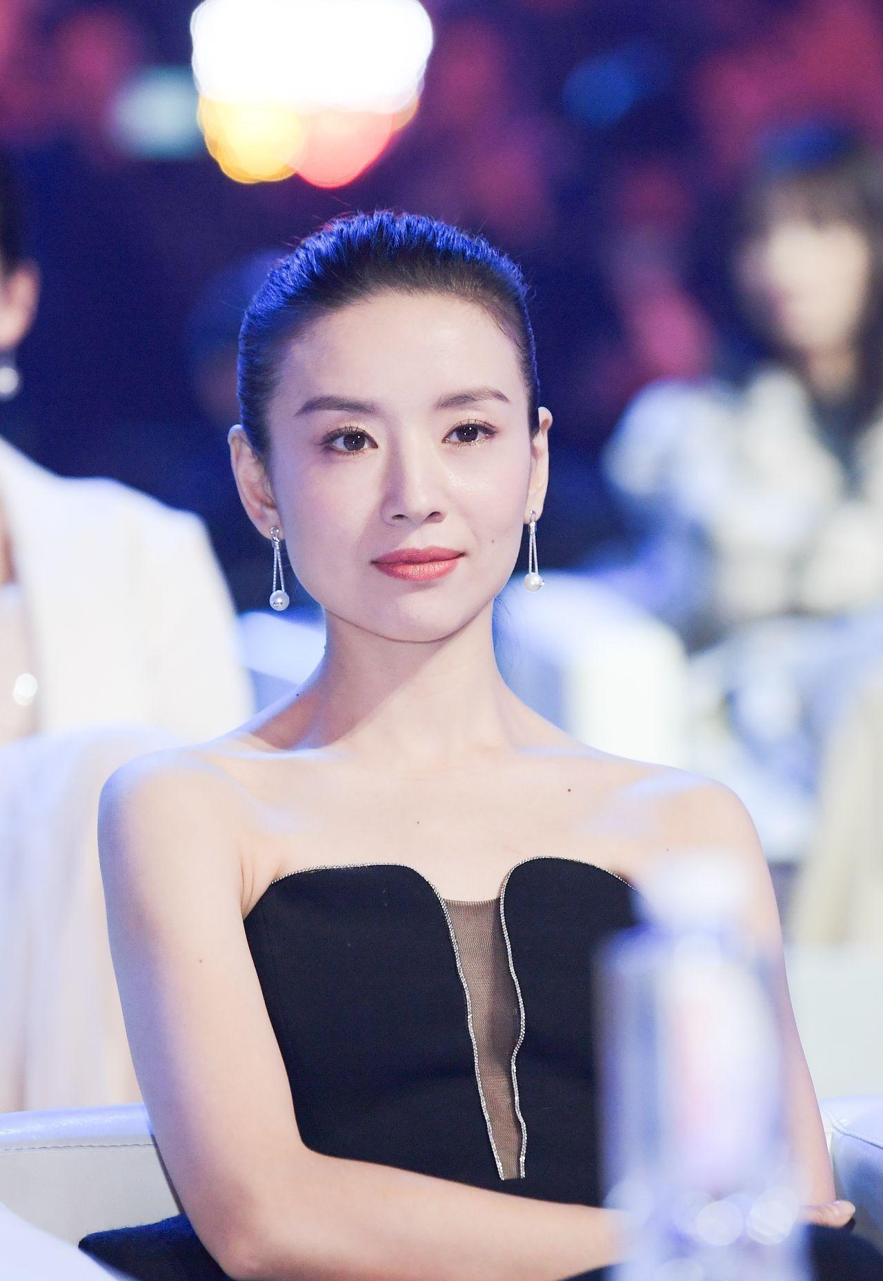 董洁|43岁董洁的直播带货，又给娱乐圈“上了一课”