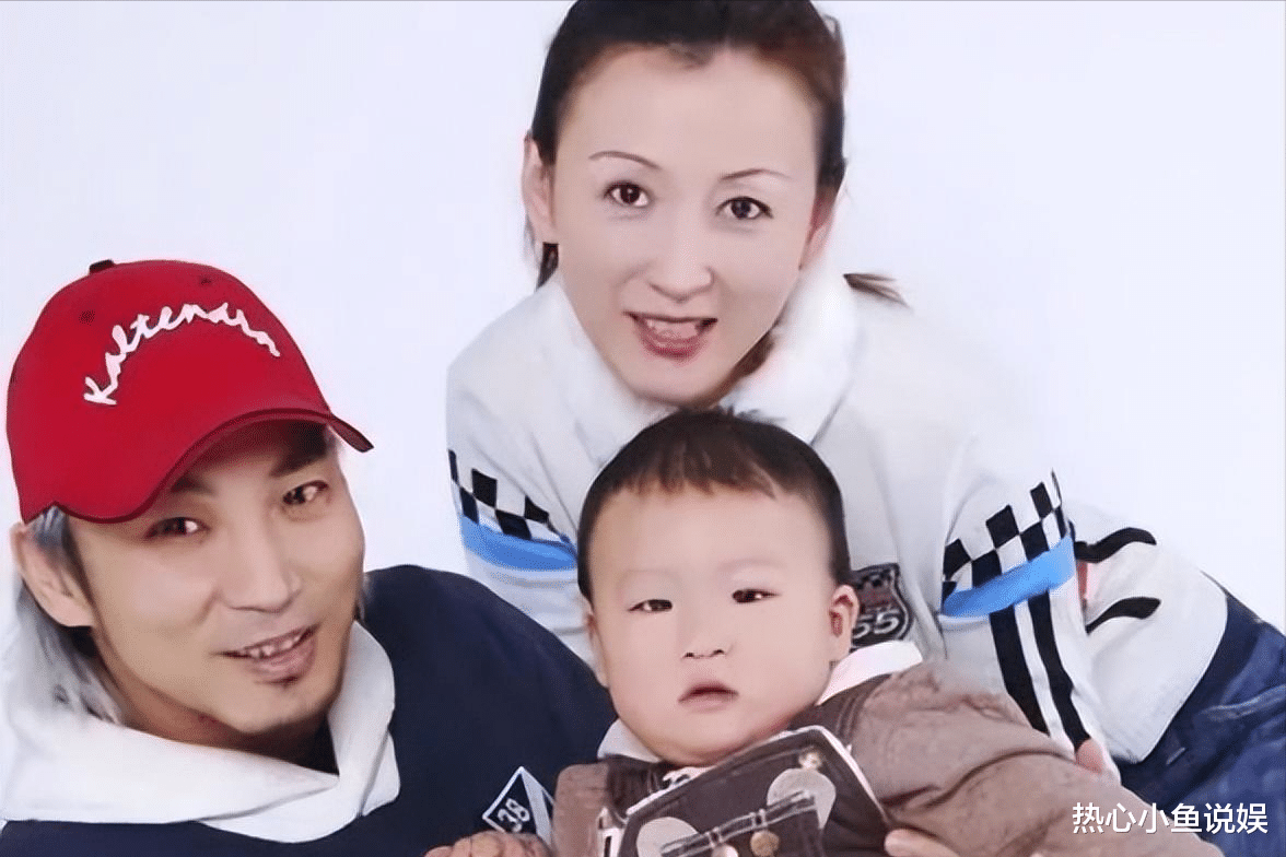 |央视春晚一曲成名，被砍下巴脱落缝130针变阶下囚，今卖马桶为生