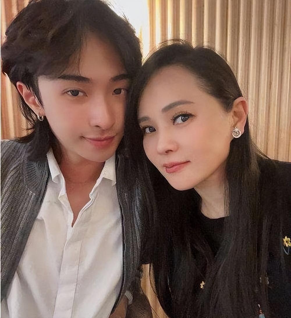 伊能静谈变性儿子：很骄傲我能生下他！希望他别怕偏见！