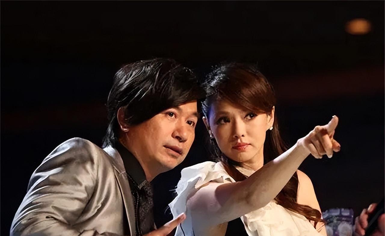 黄舒骏90后娇妻曝光，曾为选美比赛冠军，让54岁的黄舒骏再当爹！