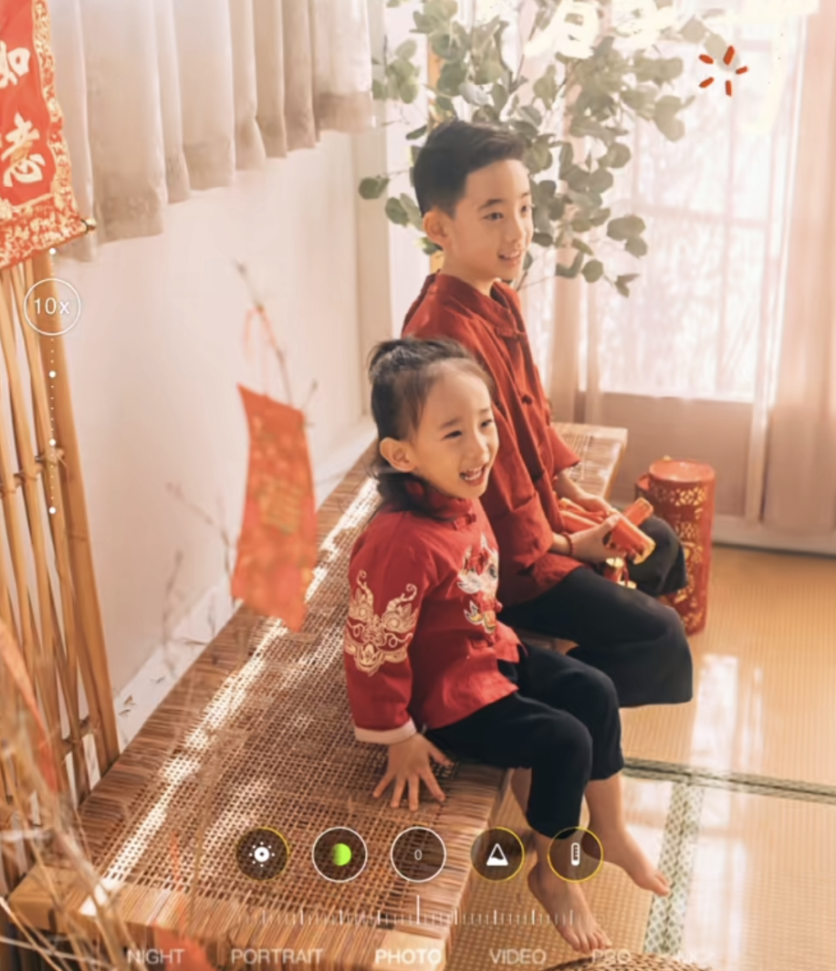 应采儿|应采儿春节晒全家福,和陈小春同框被指像父女,二胎儿子越来越像闺女