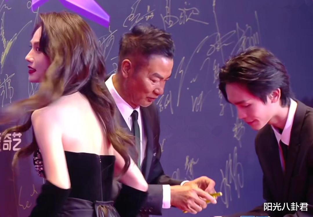 尖叫之夜红毯上,任达华的绅士风度,给内娱所有男明星上了一课