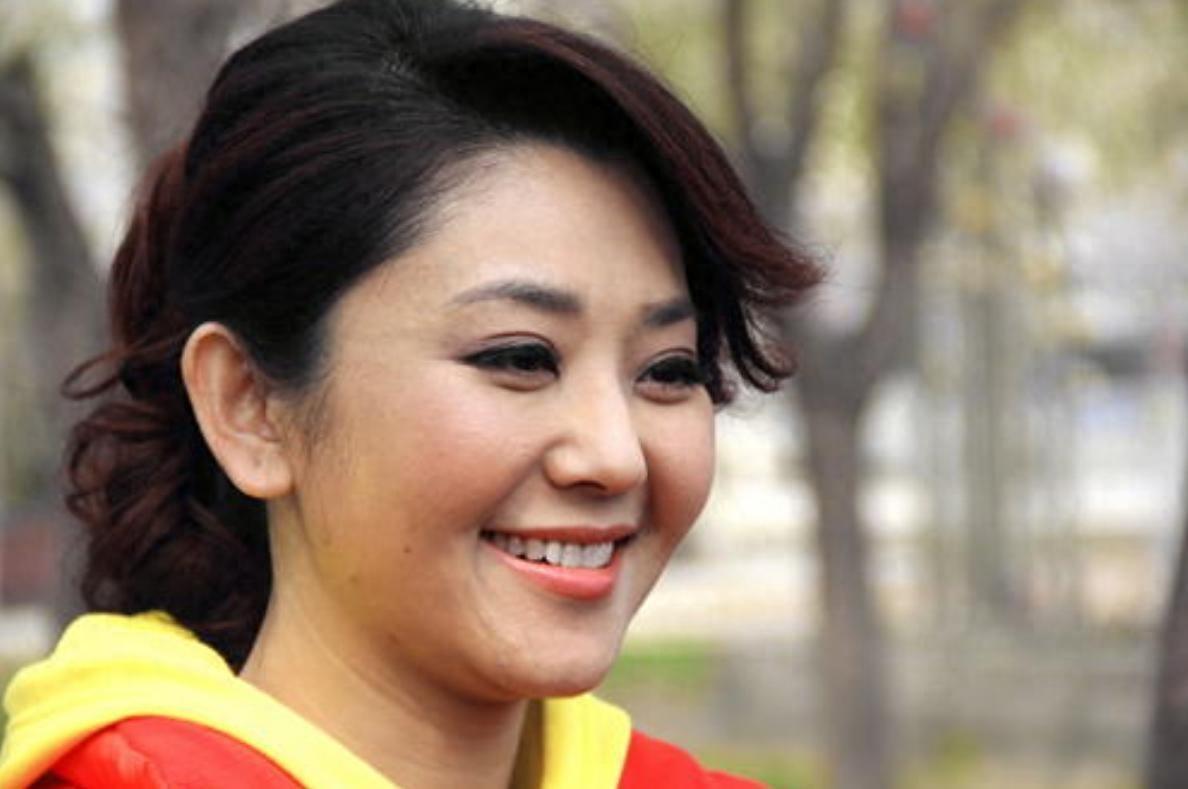 “学历最低”的央视主持,嫁给电台领导,结婚20年只生孩子不做饭