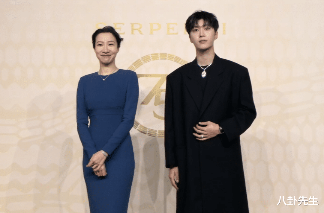 张凌赫|珠宝活动红毯:张嘉倪为秀身材用力过猛,刘亦菲P图前后差距明显