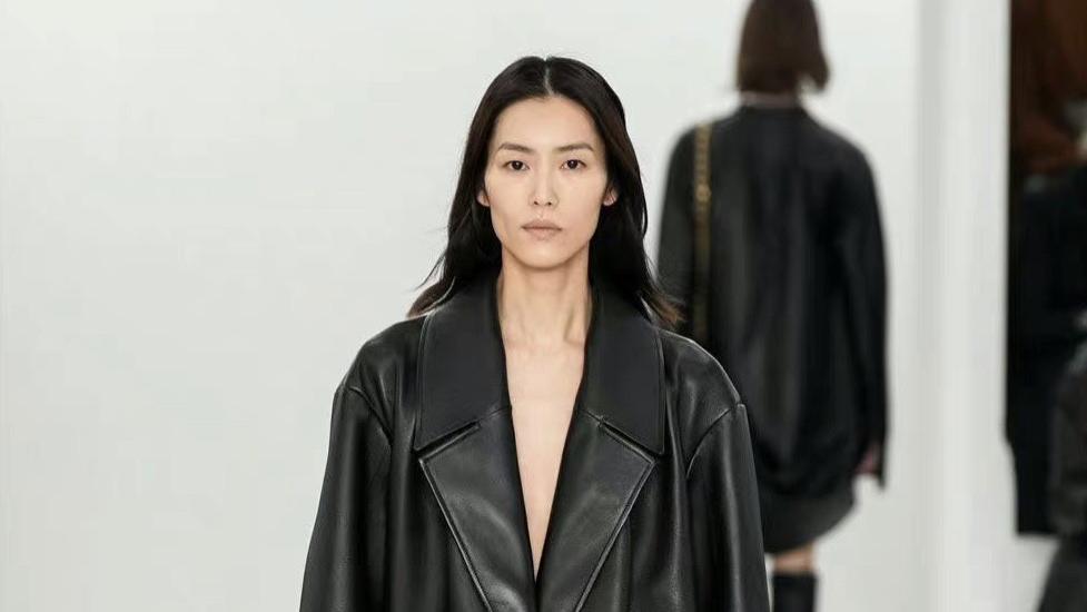 陆虎|一天6个瓜！刘雯走秀笑场，陆虎求婚成功，陈飞宇风波后首次发文