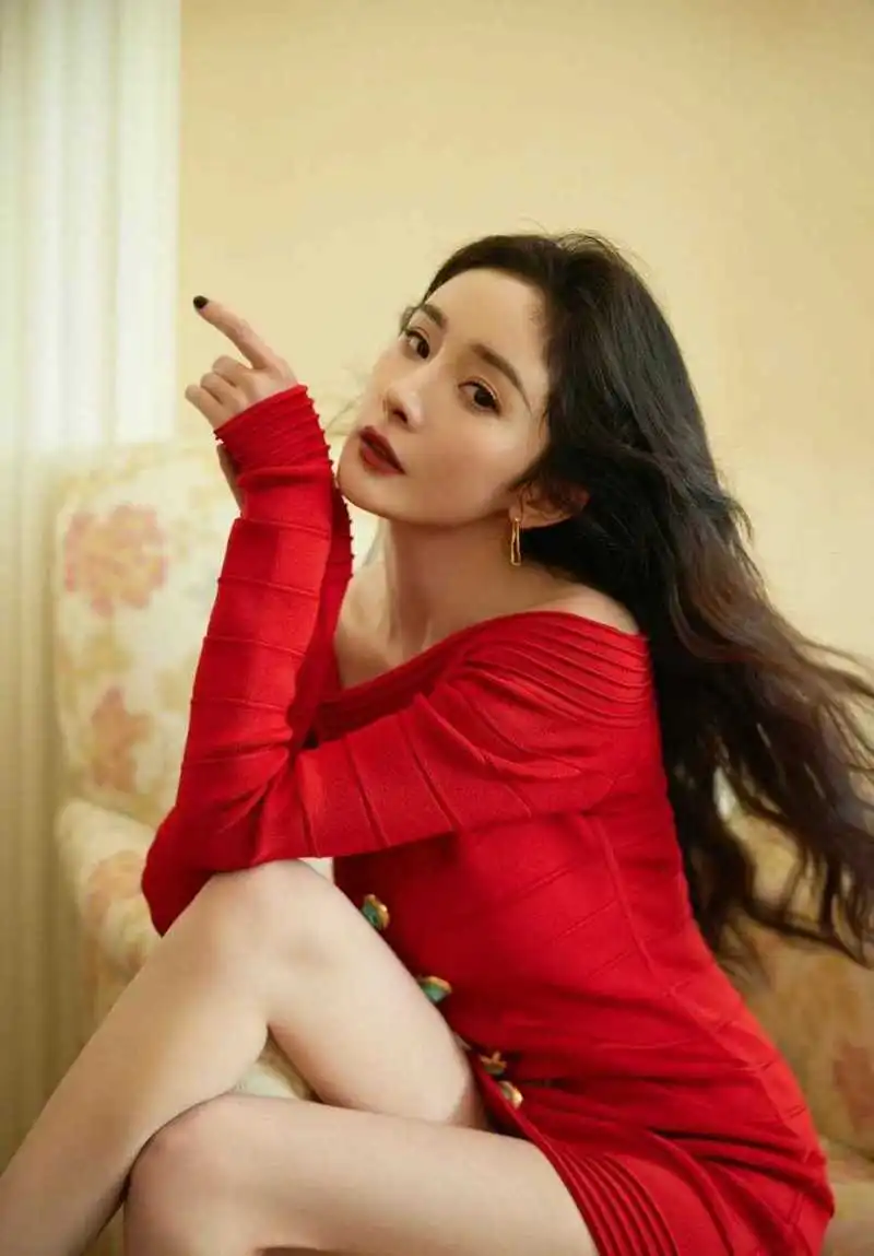 人间水蜜桃！37岁杨幂，饱满有料女人味十足！