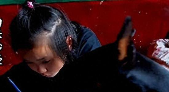 陶虹因病去世，享年48岁，9岁的女儿下跪为他祈福！