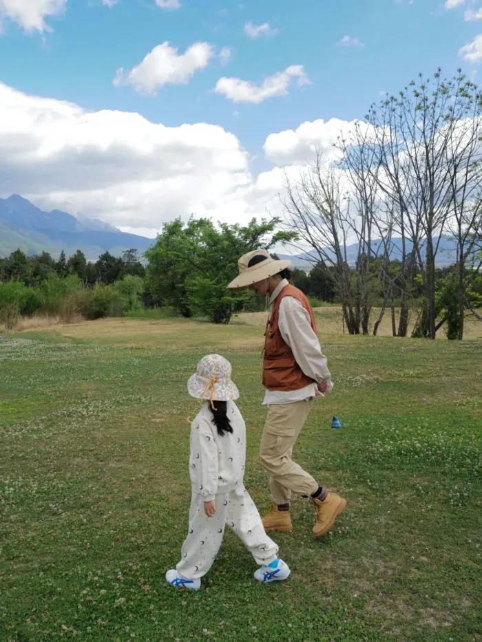 朱丹|朱丹和老公难得自拍秀恩爱,周一围负责掌镜,夫妇俩笑容甜蜜幸福